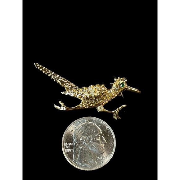 Vintage Gerry's Gold Tone Metal Roadrunner with Green Gemstone Brooch Pin - Picture 5 of 5